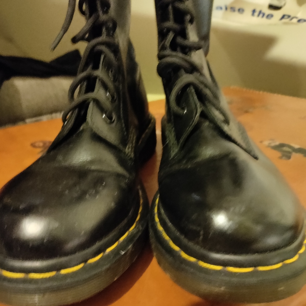 Doc Martens 1460 eight eyelets lace-up boot
